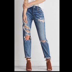 American Eagle Distressed Tomgirl jeans